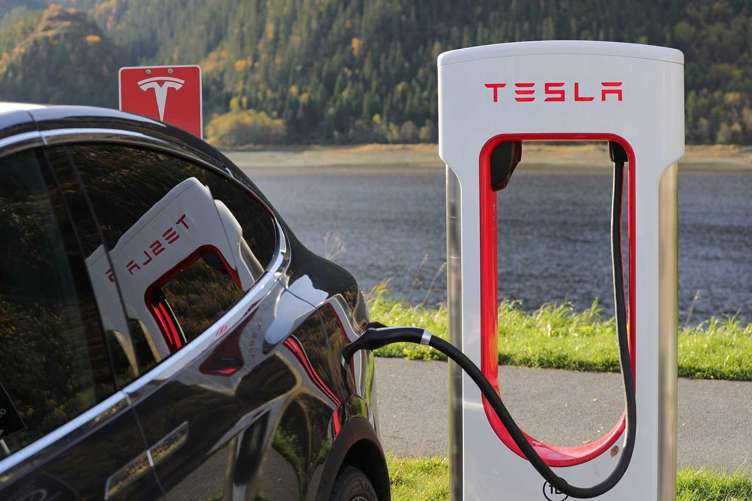 Self Driving Cars - how Tesla is using AI to achieve autonomous driving.